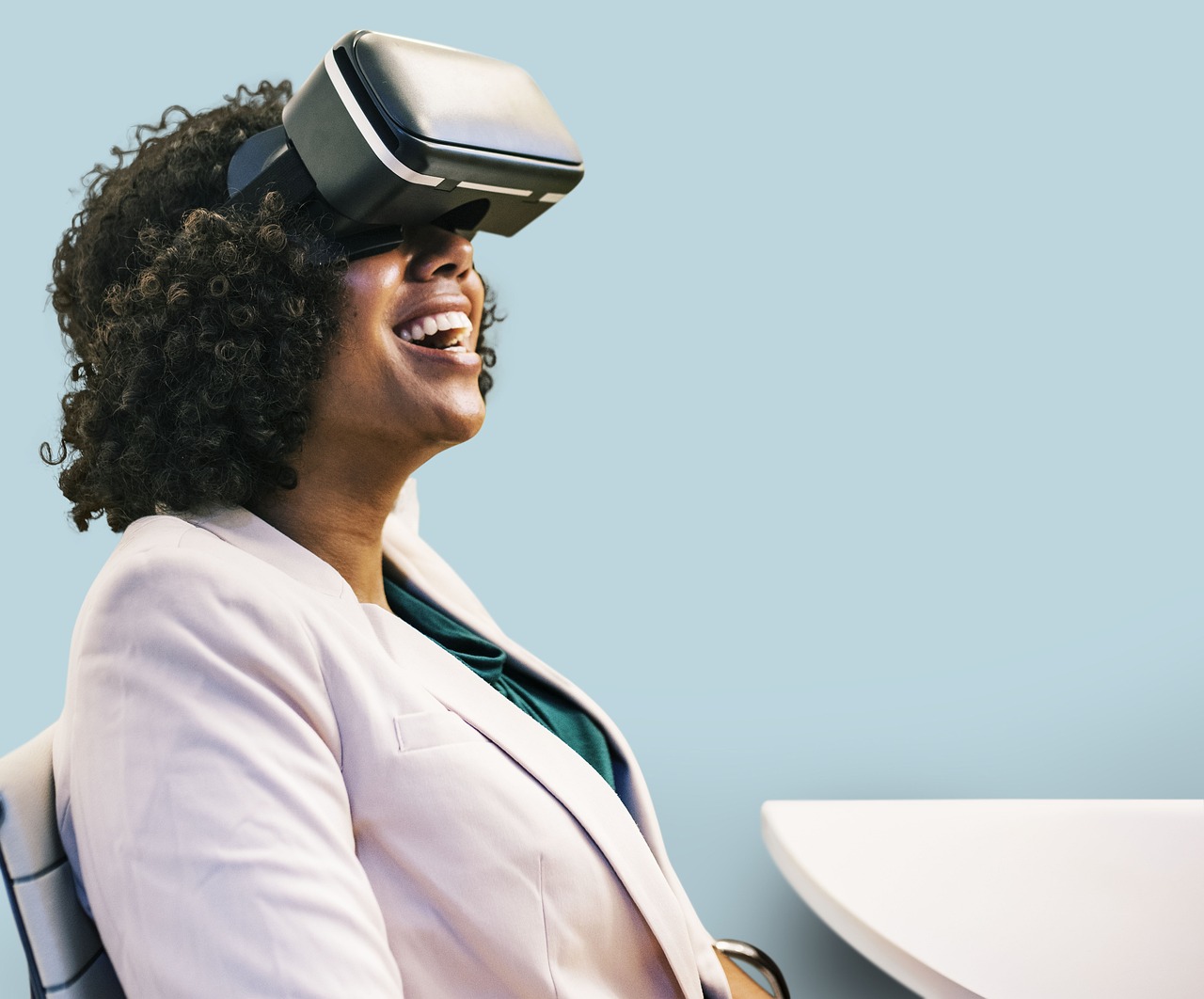 最新VR设备重塑虚拟现实体验